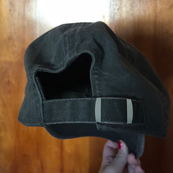 Pink gray hat - Picture 3 of 3